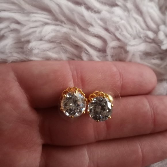 Gold Diamond Earrings - Picture 4 of 8